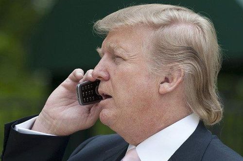 TT Donald Trump bất ngờ phàn nàn việc iPhone mất nút Home
