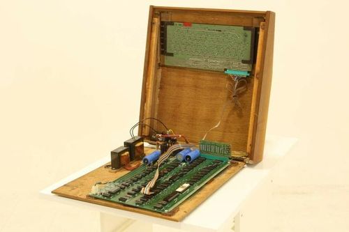Máy tính Apple đời cổ có giá 1,75 triệu USD trên Ebay