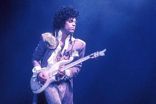 Ra mắt hồi ký tiết lộ nhiều góc khuất 'The Beautiful Ones' của Prince