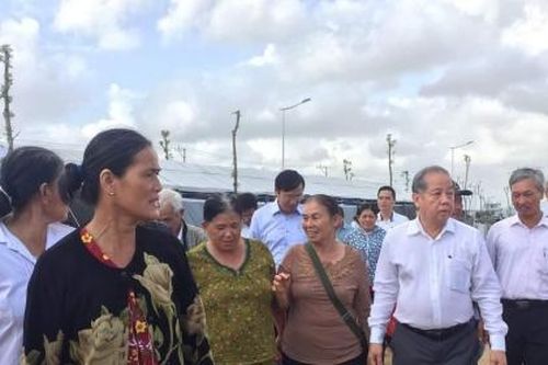 Chủ tịch tỉnh Thừa Thiên Huế tham quan nơi ở mới của các hộ bị giải tỏa
