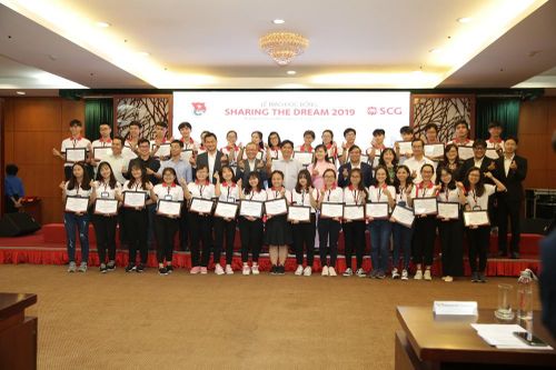 Trao học bổng 1,9 tỷ đồng cho sinh viên