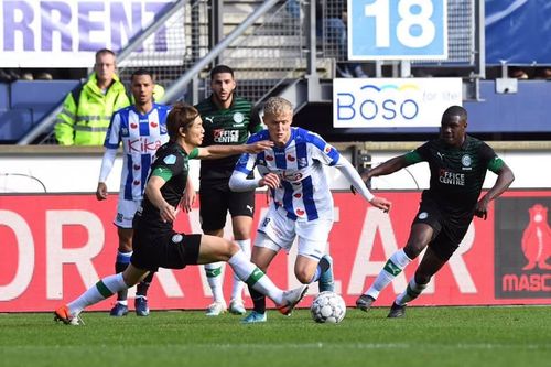 Văn Hậu bị bỏ rơi, Heerenveen mất điểm trên sân nhà