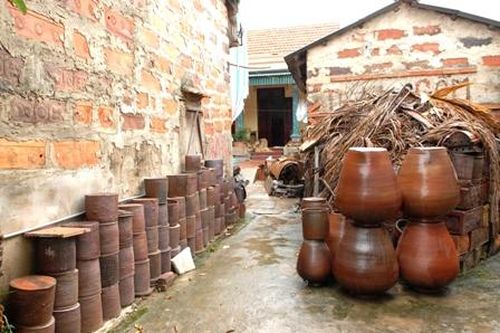 Tăng giá trị cho gốm Hương Canh