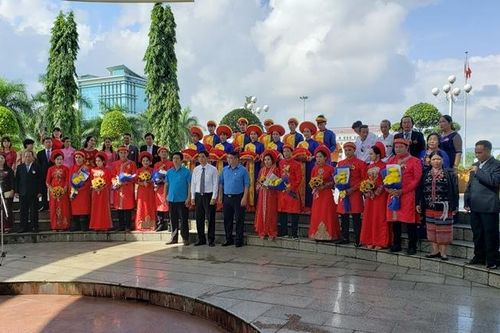 Đà Nẵng: Công nhân có hoàn cảnh khó khăn được tổ chức đám cưới tập thể