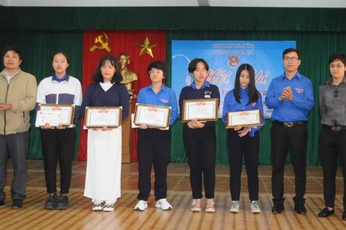 Hơn 200 học sinh tham gia Hội thi kể chuyện Bác Hồ bằng tiếng Anh