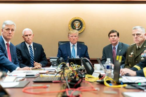 Nhà Trắng đăng ảnh ông Trump ngồi xem chiến dịch tiêu diệt thủ lĩnh IS