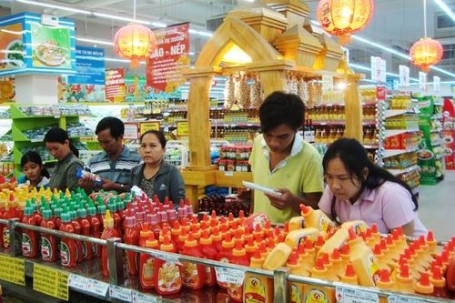 Hàng Tết dồi dào và nỗi lo thịt lợn