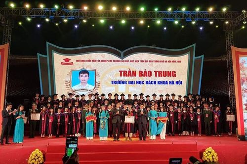 Hà Nội tuyên dương 86 thủ khoa xuất sắc năm 2019