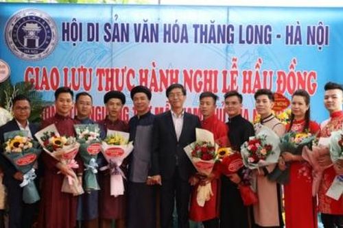 Giao lưu thực hành nghi lễ hầu đồng trong tín ngưỡng thờ Mẫu Tam phủ của người Việt