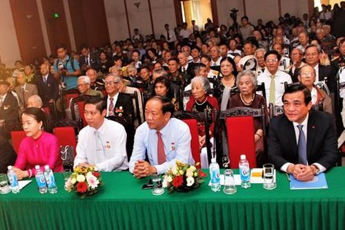 Họp mặt 65 năm ngày cán bộ, bộ đội, học sinh Quảng Nam tập kết ra miền Bắc