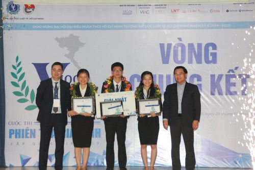Đại diện ĐHQG Hà Nội đoạt ngôi quán quân VMoot 2019