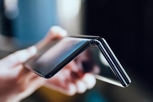 Quên Galaxy Fold đi, smartphone này có 2 bản lề màn hình 10 inch