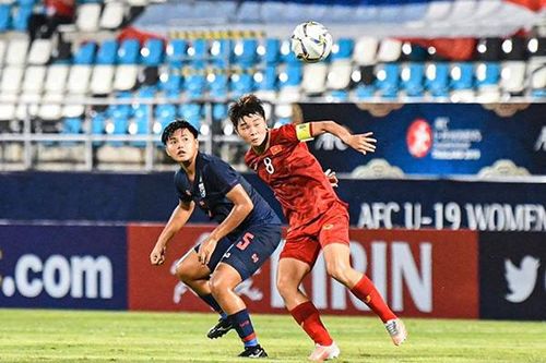 Voi chiến lại... 'khóc'!