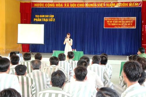 Sinh hoạt chuyên đề 'Yêu thương và chia sẻ' với phạm nhân