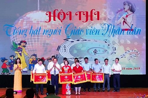 Sôi nổi hội thi Tiếng hát người giáo viên nhân dân huyện Văn Bàn