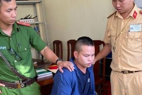 CSGT ngăn chặn kịp thời nam thanh niên định nhảy cầu Bãi Cháy