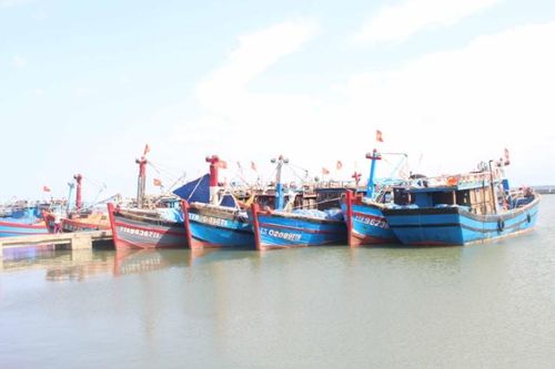 Thừa Thiên – Huế: Kêu gọi tàu thuyền không được vươn khơi