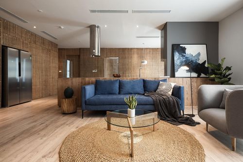 Căn hộ view Hồ Tây được cải tạo với nội thất gỗ tần bì
