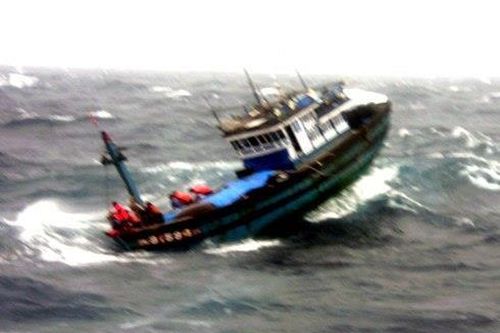 Quảng Ngãi và Bình Định ra lệnh cấm biển