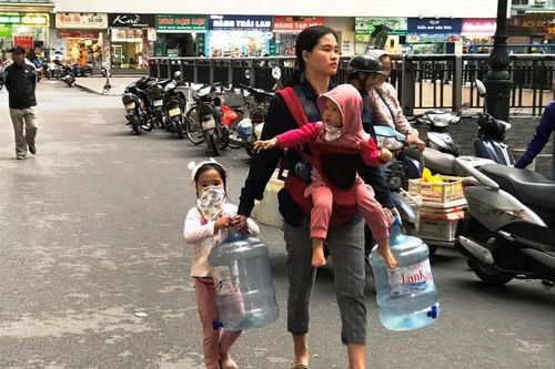 Hậu sự cố nước sạch sông Đà: Người dân vẫn lấn cấn dùng nước tại vòi