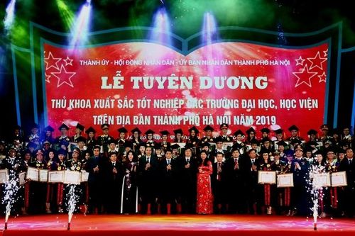 Tuyên dương 86 thủ khoa xuất sắc các trường đại học năm 2019