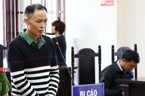 Đổ thuốc diệt cỏ vào thùng nước nhà hàng xóm vì mâu thuẫn