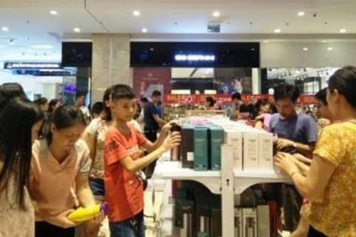 Bán lẻ hàng hóa, doanh thu dịch vụ tiêu dùng đạt hơn 4 triệu tỷ đồng