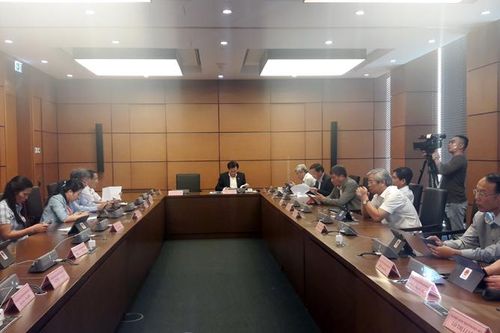 Đoàn đại biểu Quốc hội tỉnh Điện Biên thảo luận tổ tại kỳ họp thứ tám, Quốc hội khóa XIV