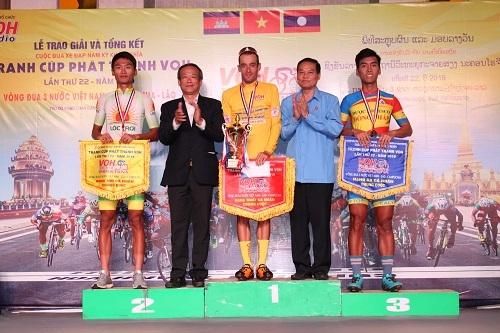 Javier Perez và Lê Nguyệt Minh giành áo vàng, áo xanh