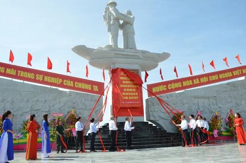 Khánh thành Tượng đài tưởng niệm sự kiện tập kết năm 1954