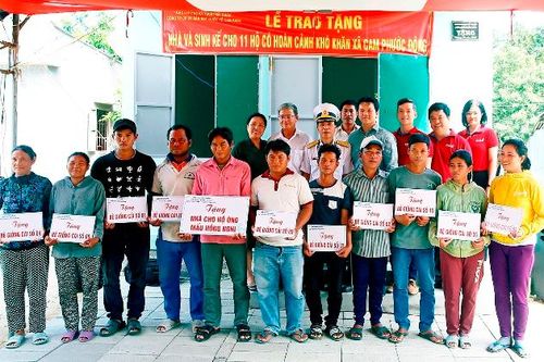 Tặng nhà tình nghĩa, sinh kế cho 11 gia đình khó khăn