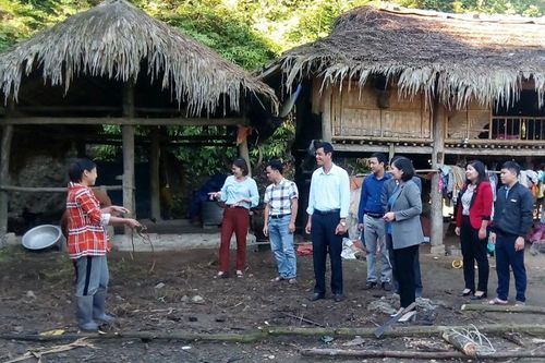 Kiểm tra công tác giảm nghèo ở Yên Trạch