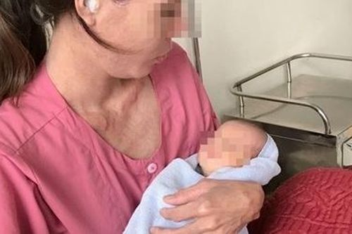 Phẫu thuật cứu sống trẻ sơ sinh bị dây rốn thắt nút