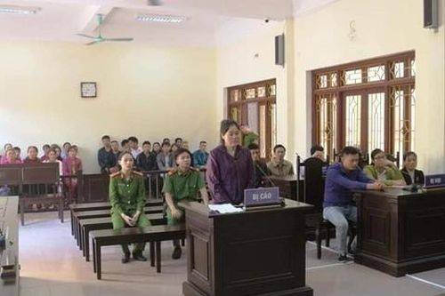 Con gái tẩm xăng đốt chết mẹ lĩnh án chung thân