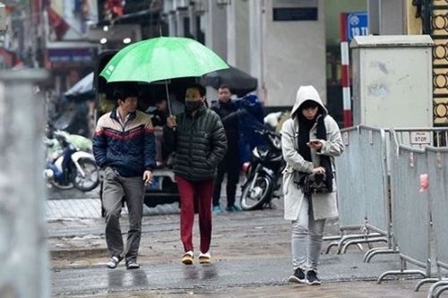 Không khí lạnh tràn sâu xuống Trung Trung Bộ, gây mưa dông nhiều nơi