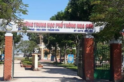 Nữ sinh bị bạn dùng mũ đánh tới tấp vào đầu đang phải điều trị tại bệnh viện
