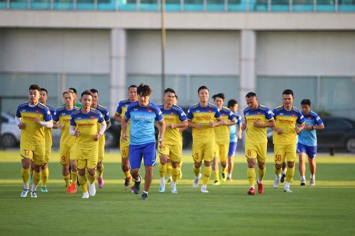 Tuyển Việt Nam quyết tranh ngôi đầu