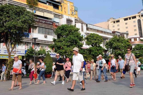 Để mũi nhọn cất cánh