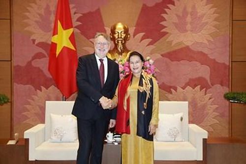 Chủ tịch Quốc hội Nguyễn Thị Kim Ngân tiếp Đoàn Ủy ban Thương mại quốc tế của Nghị viện châu Âu