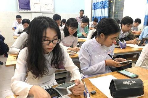 Thi trên điện thoại, máy tính: Hà Nội áp dụng ra sao?