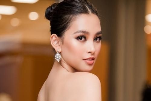Hoa hậu Tiểu Vy, Thùy Linh khoe sắc vóc quyến rũ tại Tuần lễ thời trang