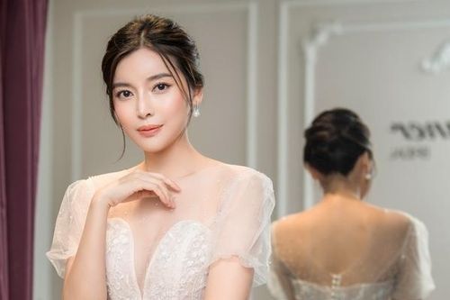 Hai Sáng của 'Tiếng sét trong mưa' khoe vẻ đẹp ngọt ngào với váy cưới