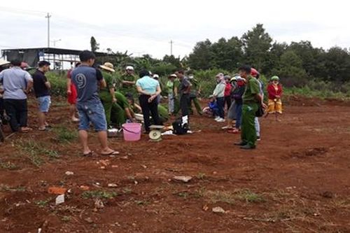Phát hiện thi thể bé trai sơ sinh còn nguyên dây rốn trong thùng rác