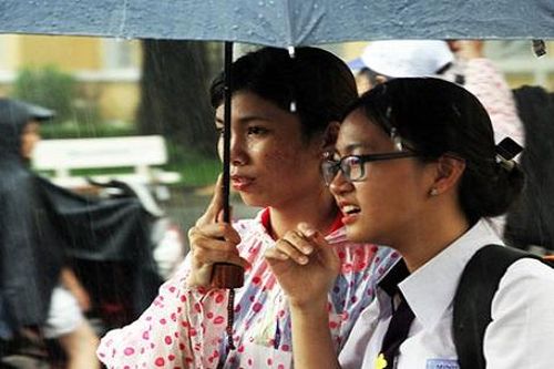 Các tỉnh Nam Trung Bộ đồng loạt cho học sinh nghỉ học 2 ngày tránh bão số 5