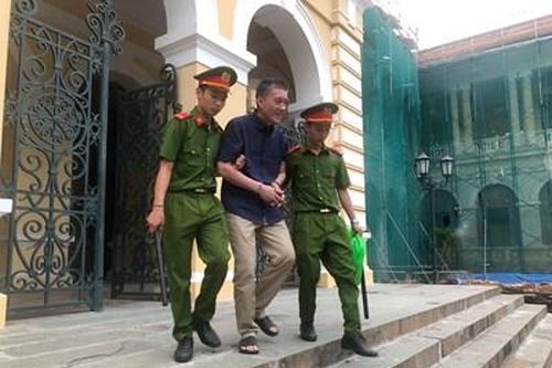 Tuyên án hai đối tượng lừa Vũ 'nhôm' làm quốc tịch Mỹ