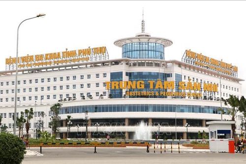 Bé 3 tháng tuổi suy hô hấp nặng do ngộ độc thuốc nam