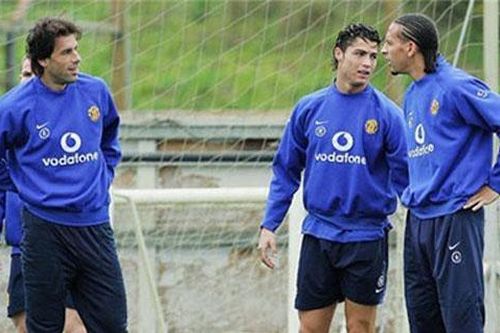 Bốn đồng đội được Ronaldo xem như 'thầy' hồi ở M.U