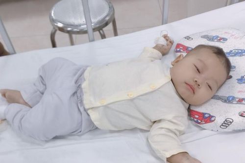 Gia đình dùng thuốc Nam trị tiêu chảy, bé 3 tháng tuổi bị viêm phổi nặng