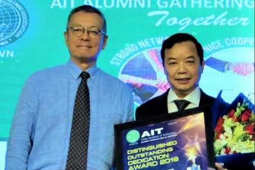 Người khai sinh 'Hạt giống tâm hồn' được trao giải thưởng 'Tận tâm cống hiến vì cộng đồng'