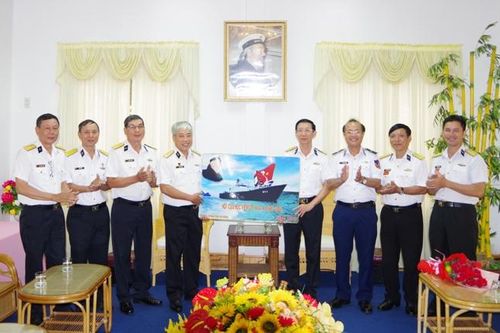 Đoàn cựu học viên Lớp M14 thăm Học viện Hải quân